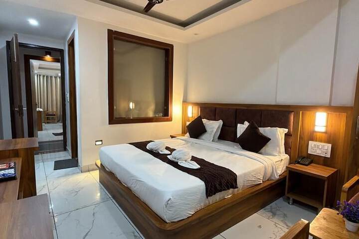 Room 13 of 33