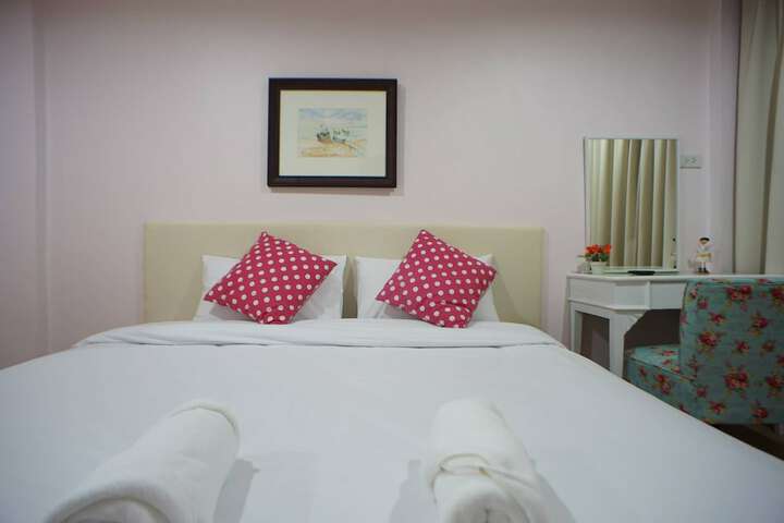 Room 4 of 18