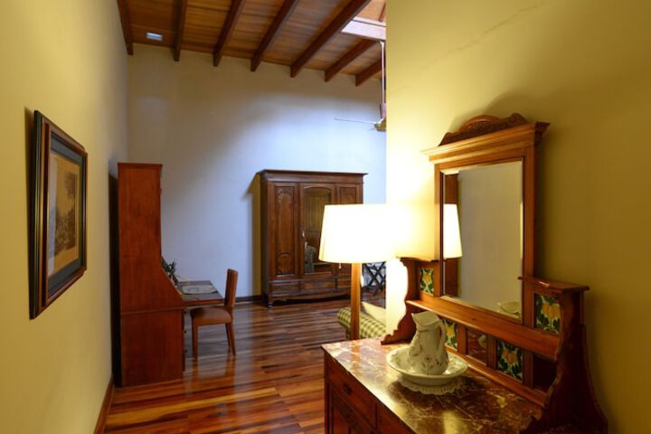 Room 7 of 56