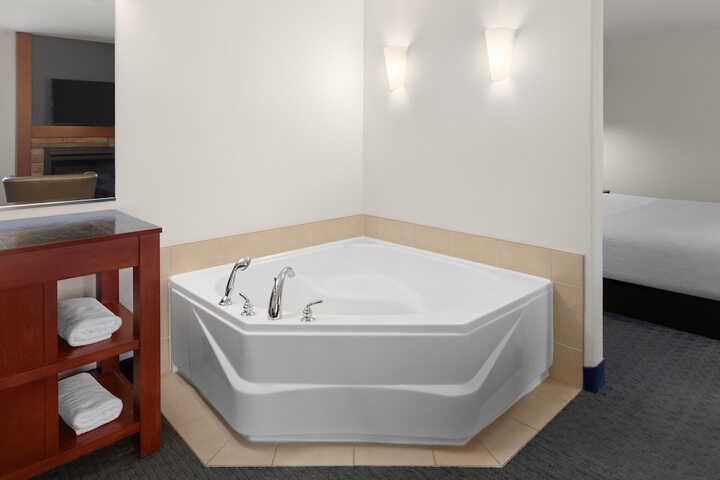 Hot Tub 54 of 74