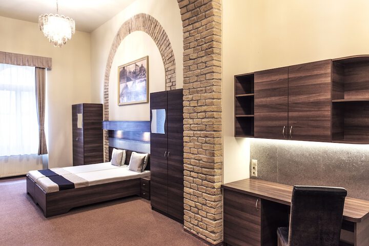 Room 7 of 38