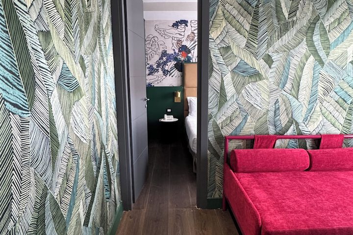 Room 66 of 136