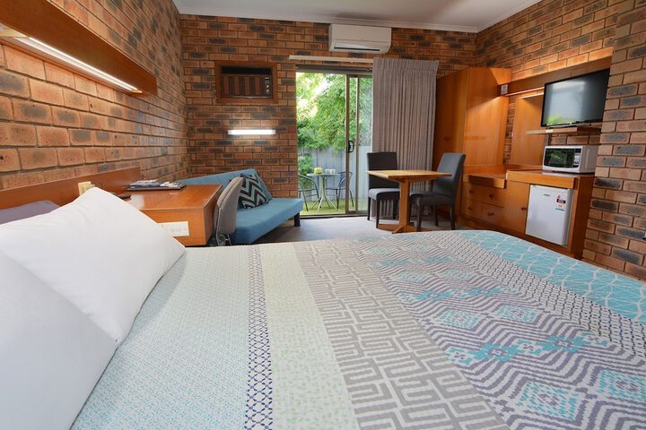 Room 10 of 33