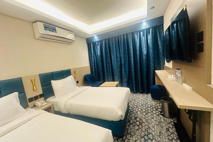 Room 15 of 33