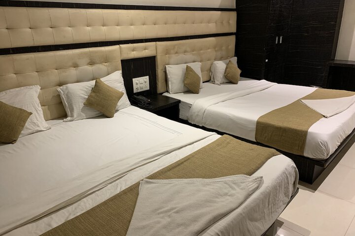 Room 11 of 37