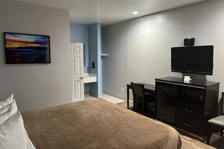 1 King Bed (7 of 22)