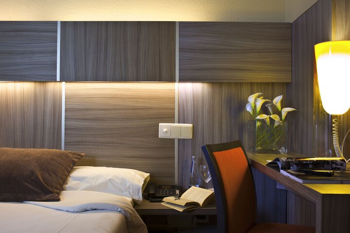 Room 12 of 34