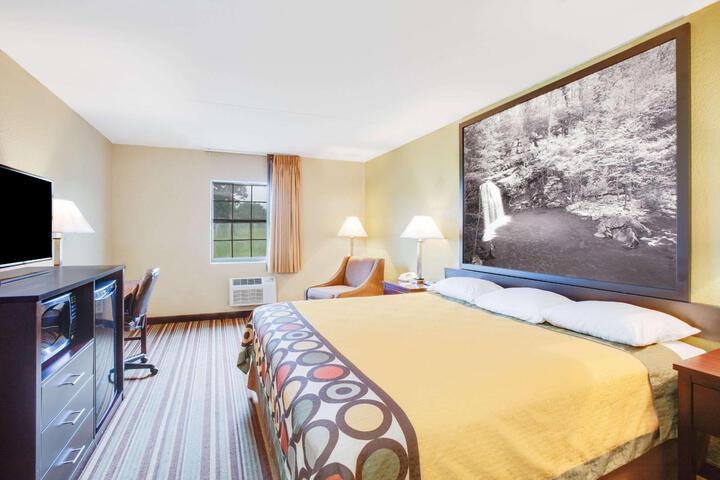 1 King Bed (6 of 9)
