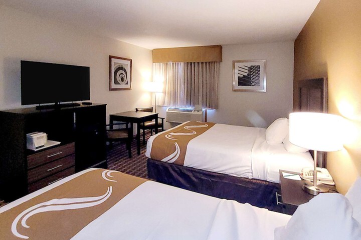 2 Double Beds (7 of 7)
