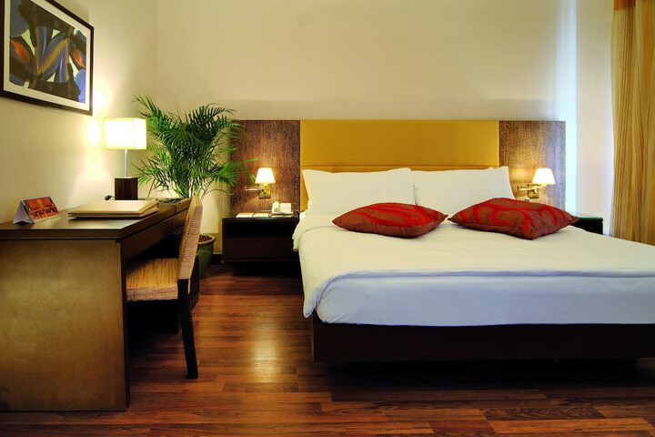 Room 15 of 211