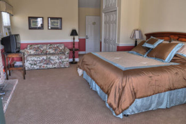 Room 10 of 28