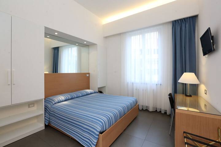Room 9 of 37