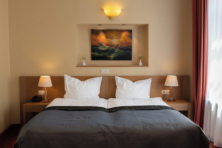 Room 11 of 80