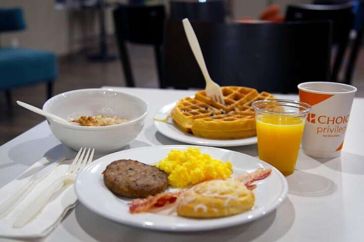 Breakfast/Coffee Service 33 of 40