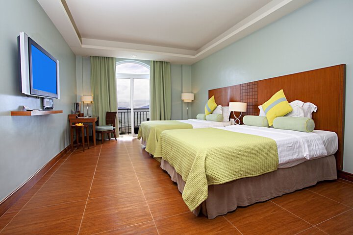 Room 10 of 50