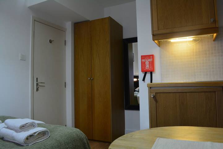 Room 6 of 50