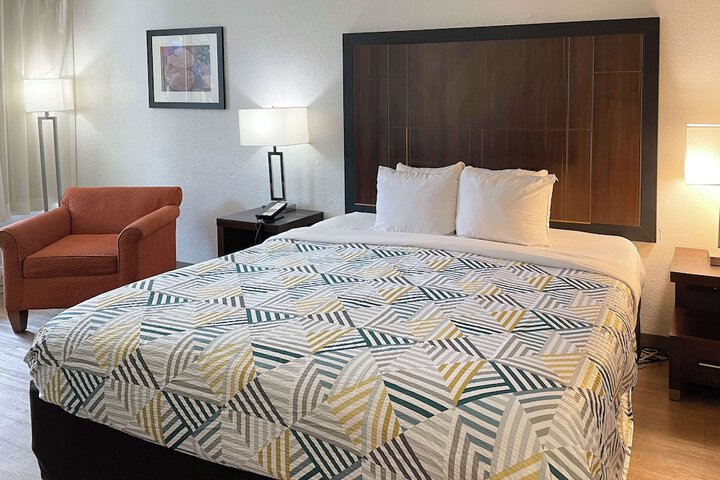 1 King Bed (2 of 5)