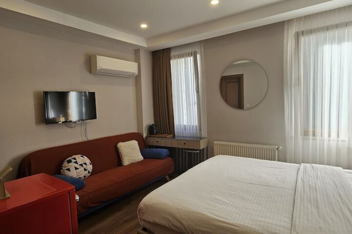 Room 62 of 98