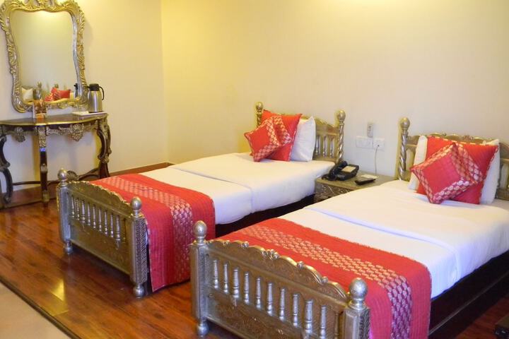 Room 5 of 32