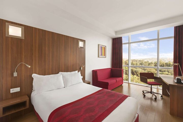 Room 7 of 28
