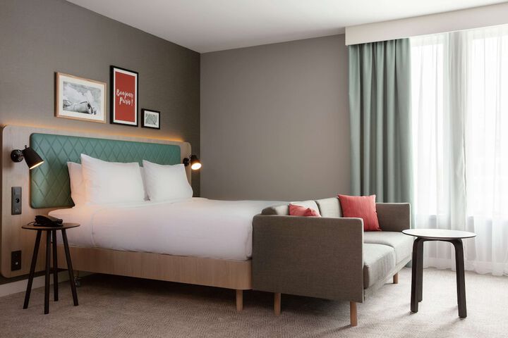 Room 4 of 40
