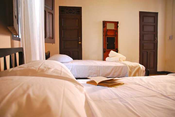 Room 6 of 16