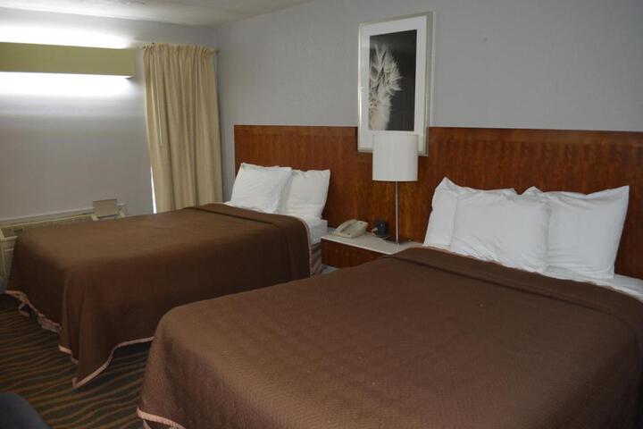 2 Double Beds Accessible (25 of 33)