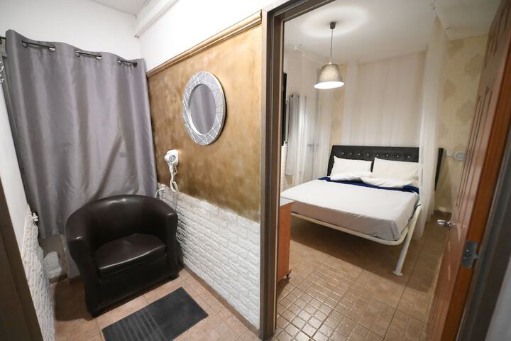 Room 16 of 73