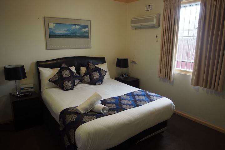 Room 5 of 32