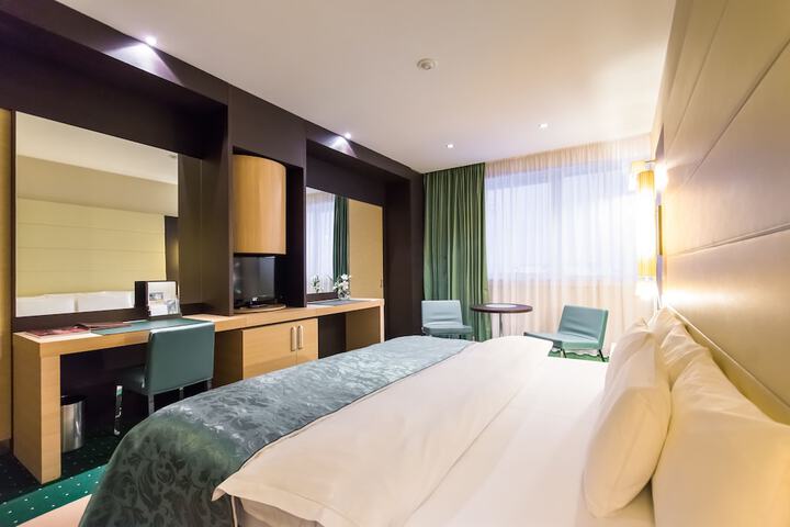Room 5 of 35