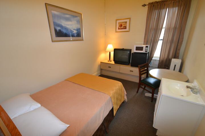Room 15 of 38
