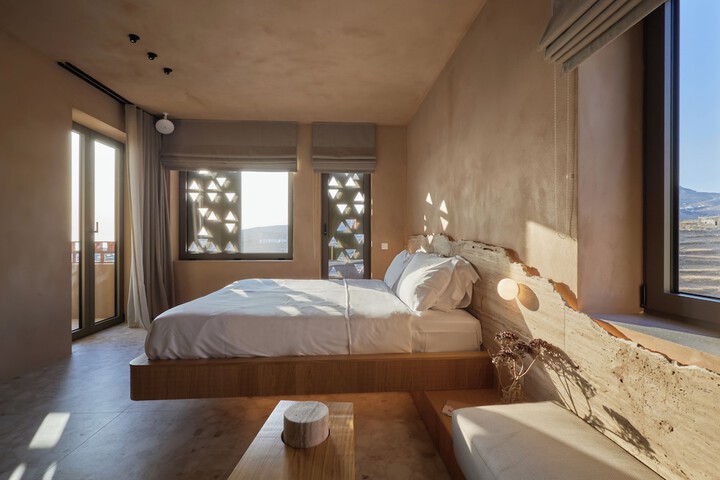 Room 80 of 157
