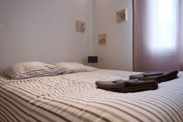 Room 3 of 8