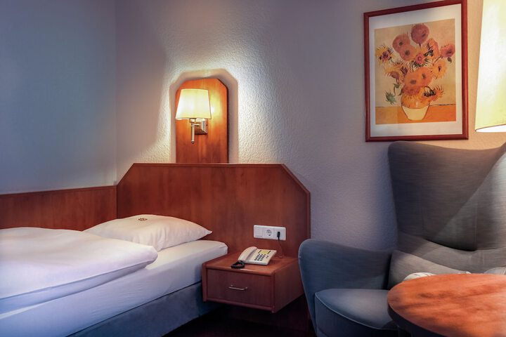 Room 7 of 43