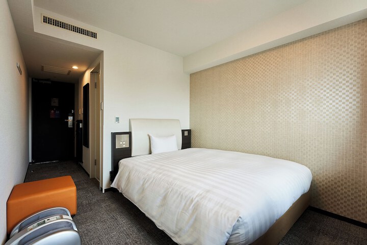 Room 17 of 48