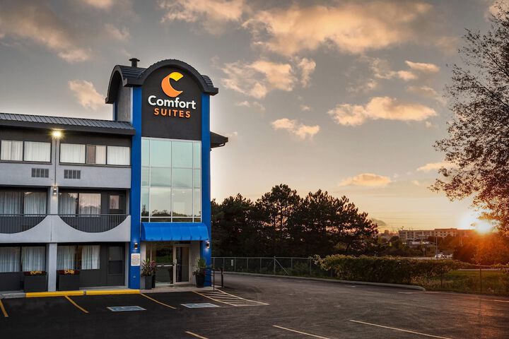 Comfort Suites Kingston Central in Kingston, ON