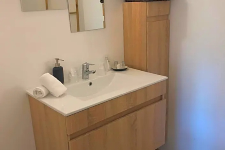 Room 7 of 12