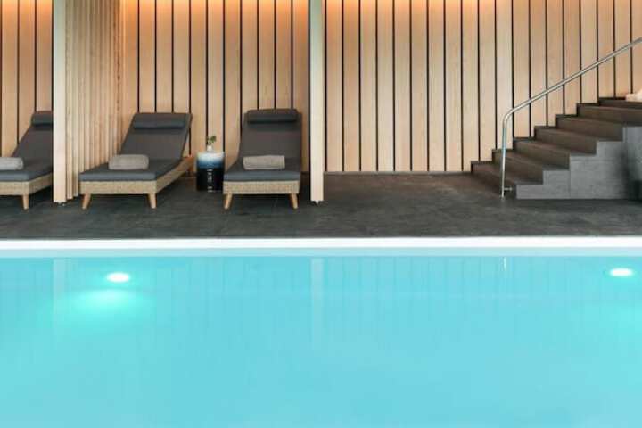 Pool 46 of 125