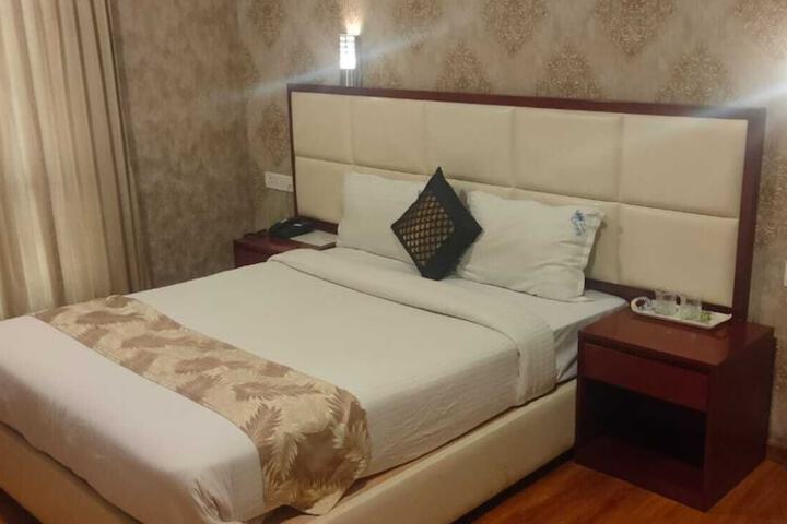 Room 2 of 8
