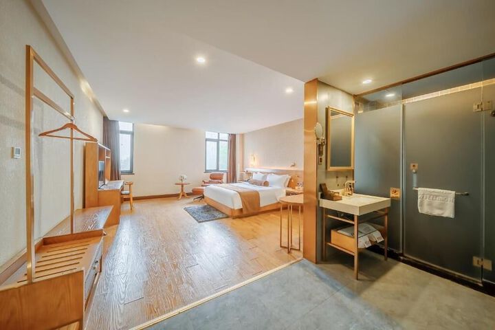Room 15 of 44