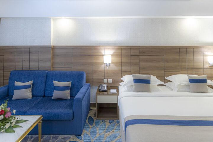 Room 13 of 73