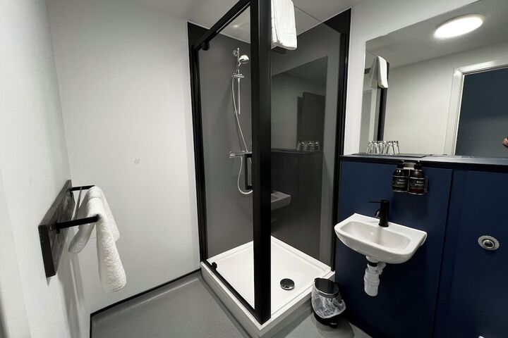Room 16 of 46