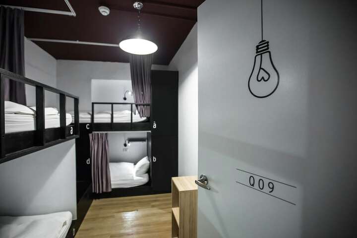 Room 14 of 127