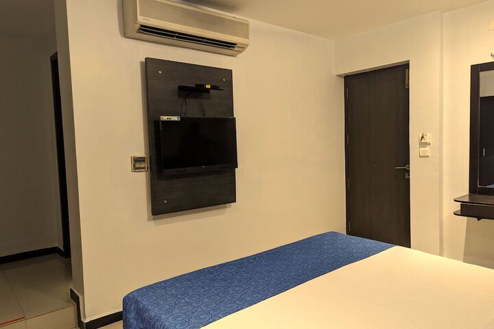 Room 4 of 35