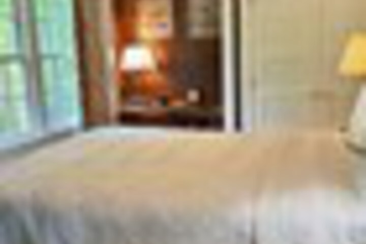 Room 83 of 285