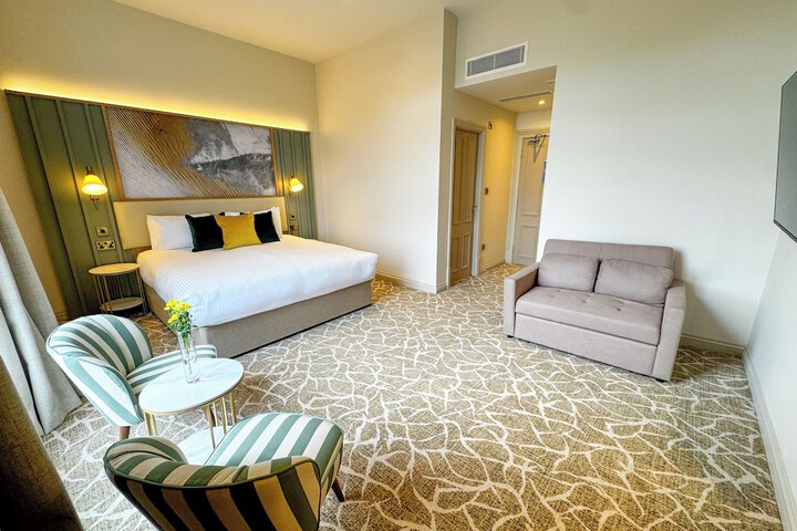 Room 46 of 99