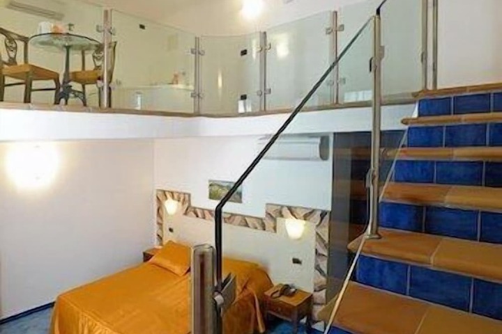 Room 2 of 16