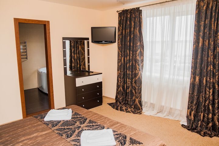 Room 8 of 28