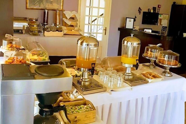 Breakfast/Coffee Service 40 of 51