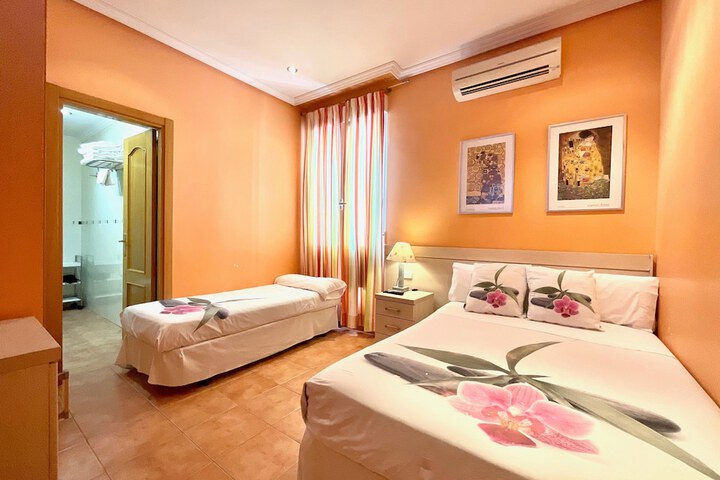 Room 3 of 38